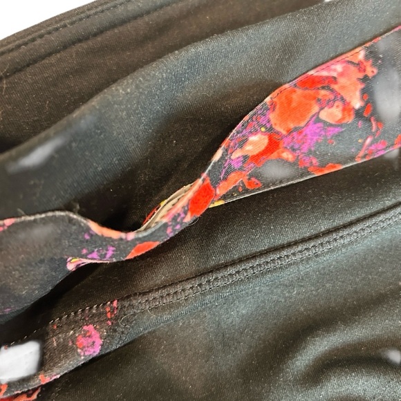 Bundle of Three Fabletics Active Pants – Tie-Dye and Capri Style, Size XS - Picture 10 of 15